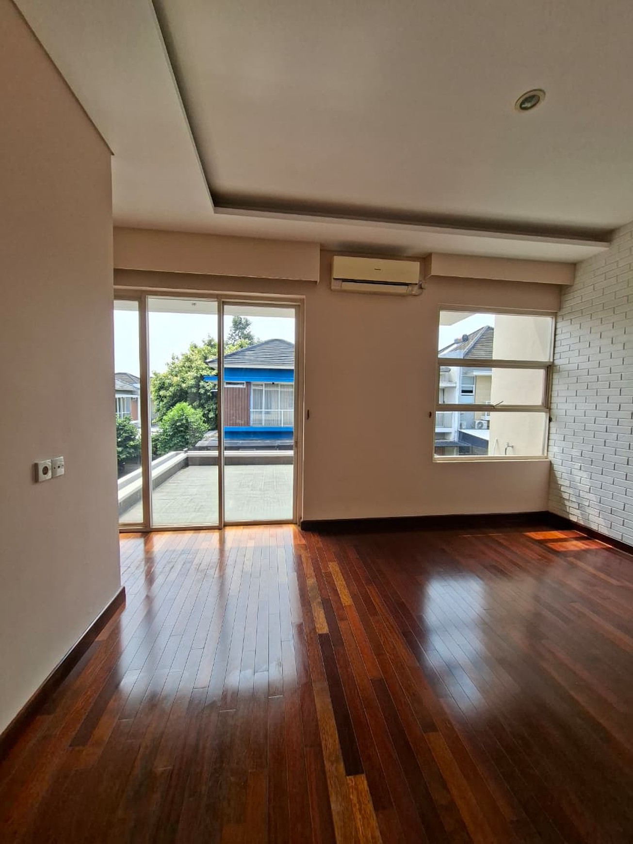 Rumah Siap Huni dengan Hunian Nyaman dan Asri di Bintaro Park