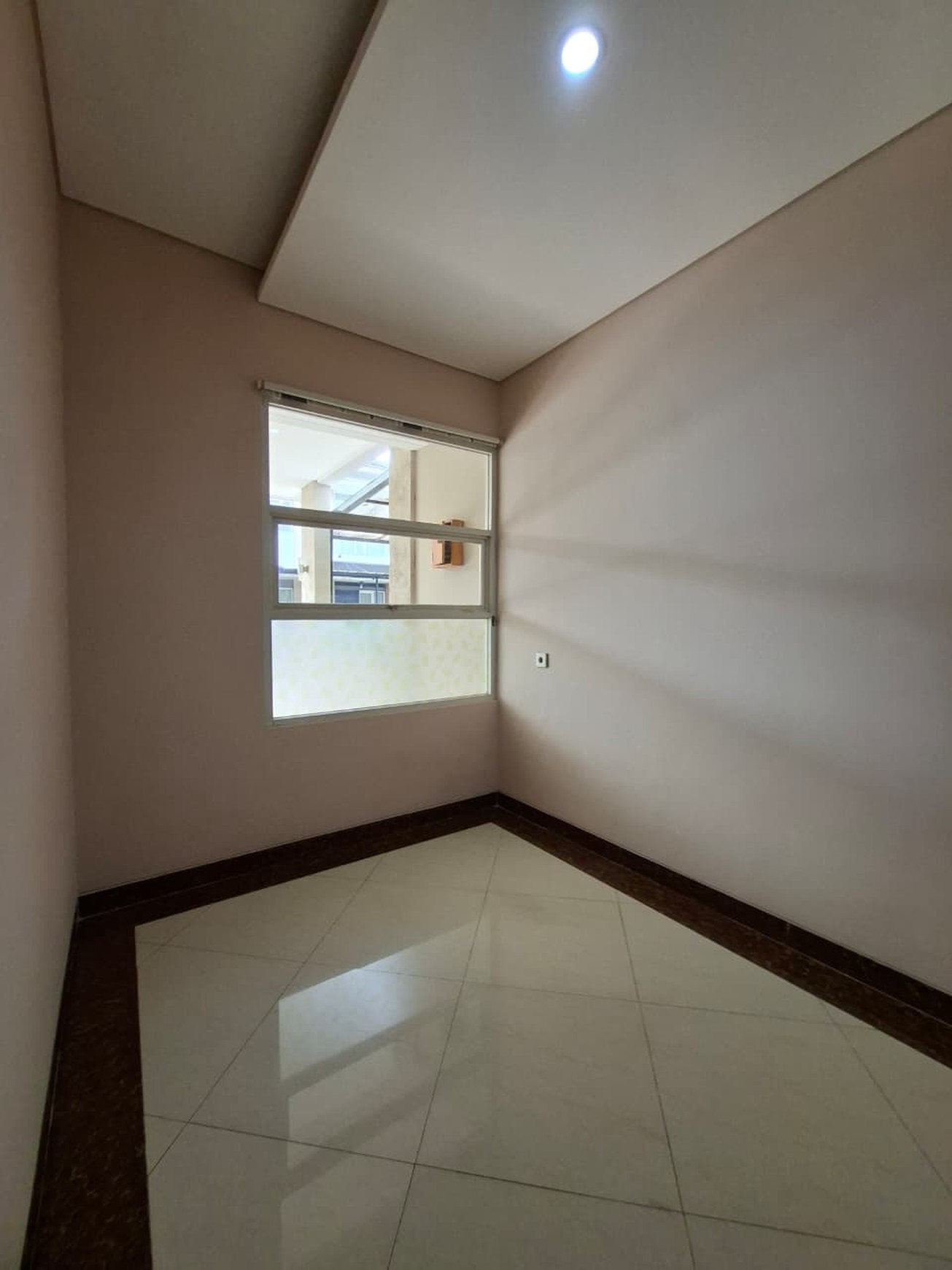 Rumah Siap Huni dengan Hunian Nyaman dan Asri di Bintaro Park