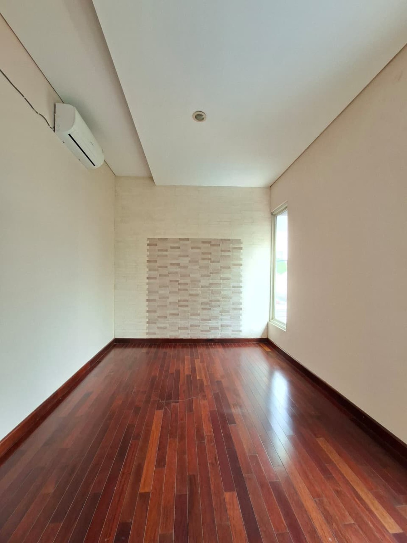 Rumah Siap Huni dengan Hunian Nyaman dan Asri di Bintaro Park