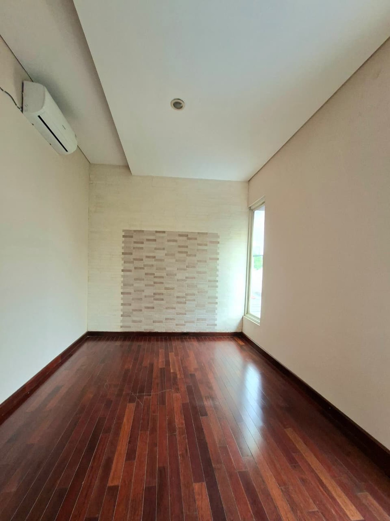 Rumah Siap Huni dengan Hunian Nyaman dan Asri di Bintaro Park