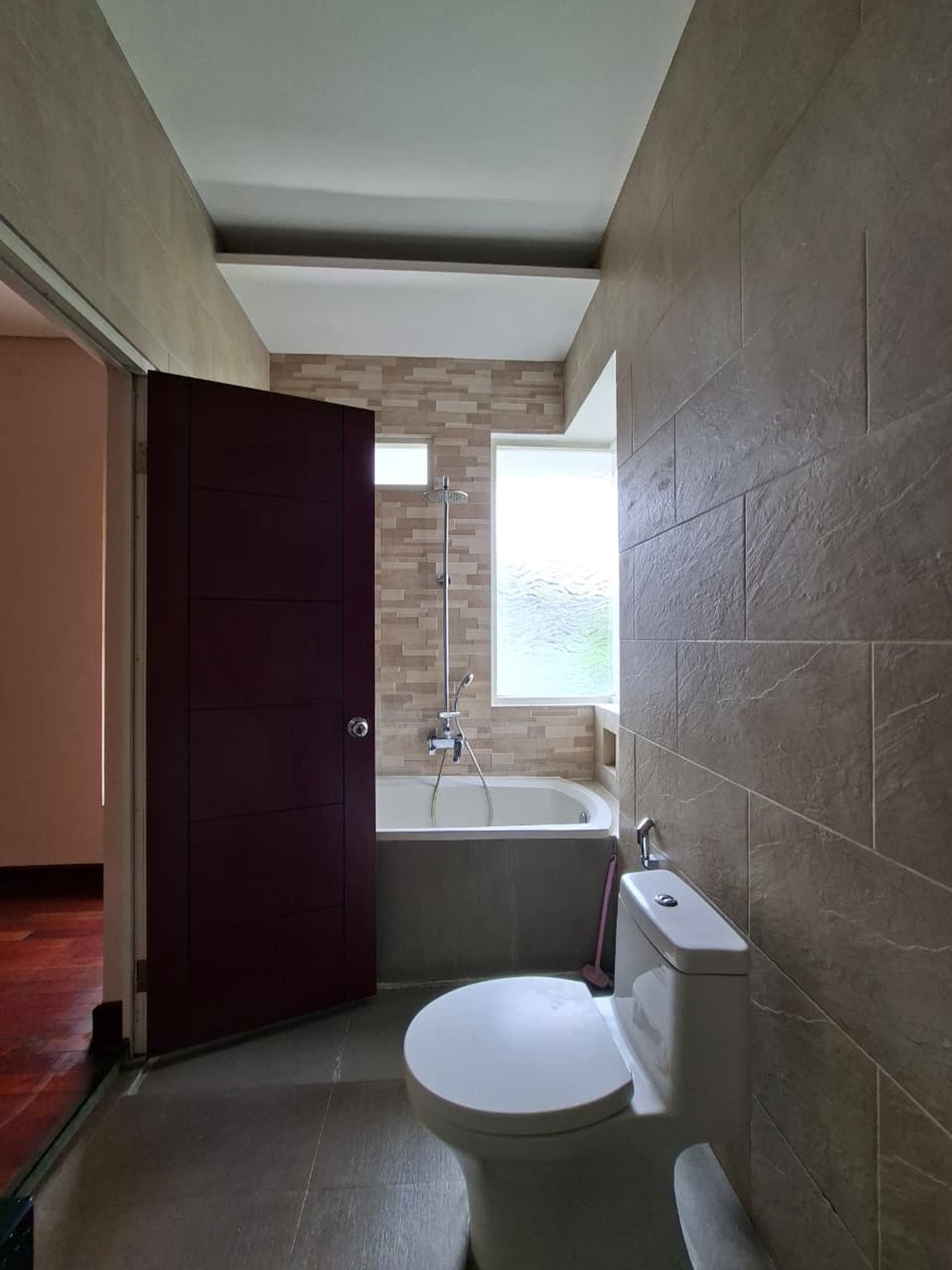 Rumah Siap Huni dengan Hunian Nyaman dan Asri di Bintaro Park