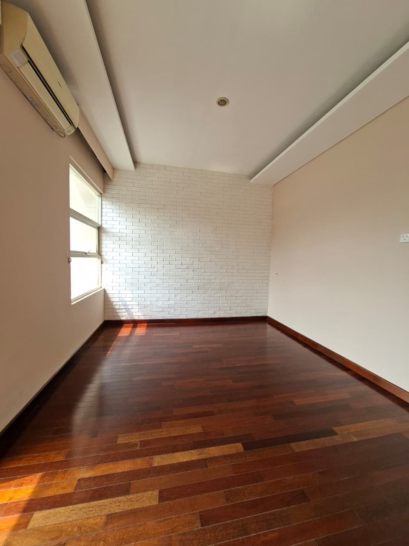 Rumah Siap Huni dengan Hunian Nyaman dan Asri di Bintaro Park