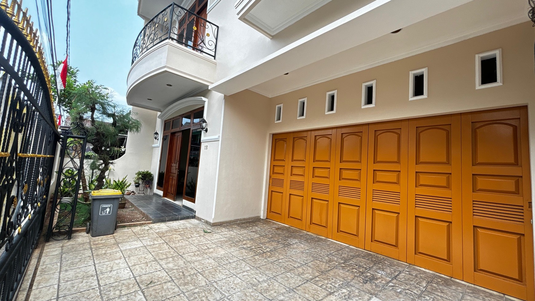 Rumah 2 Lantai, Cantik Siap Huni Di Tebet Barat, Hanya 5 Menit Ke Jl. MT Haryono