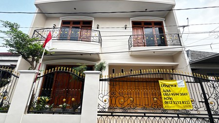 Rumah 2 Lantai, Cantik Siap Huni Di Tebet Barat, Hanya 5 Menit Ke Jl. MT Haryono
