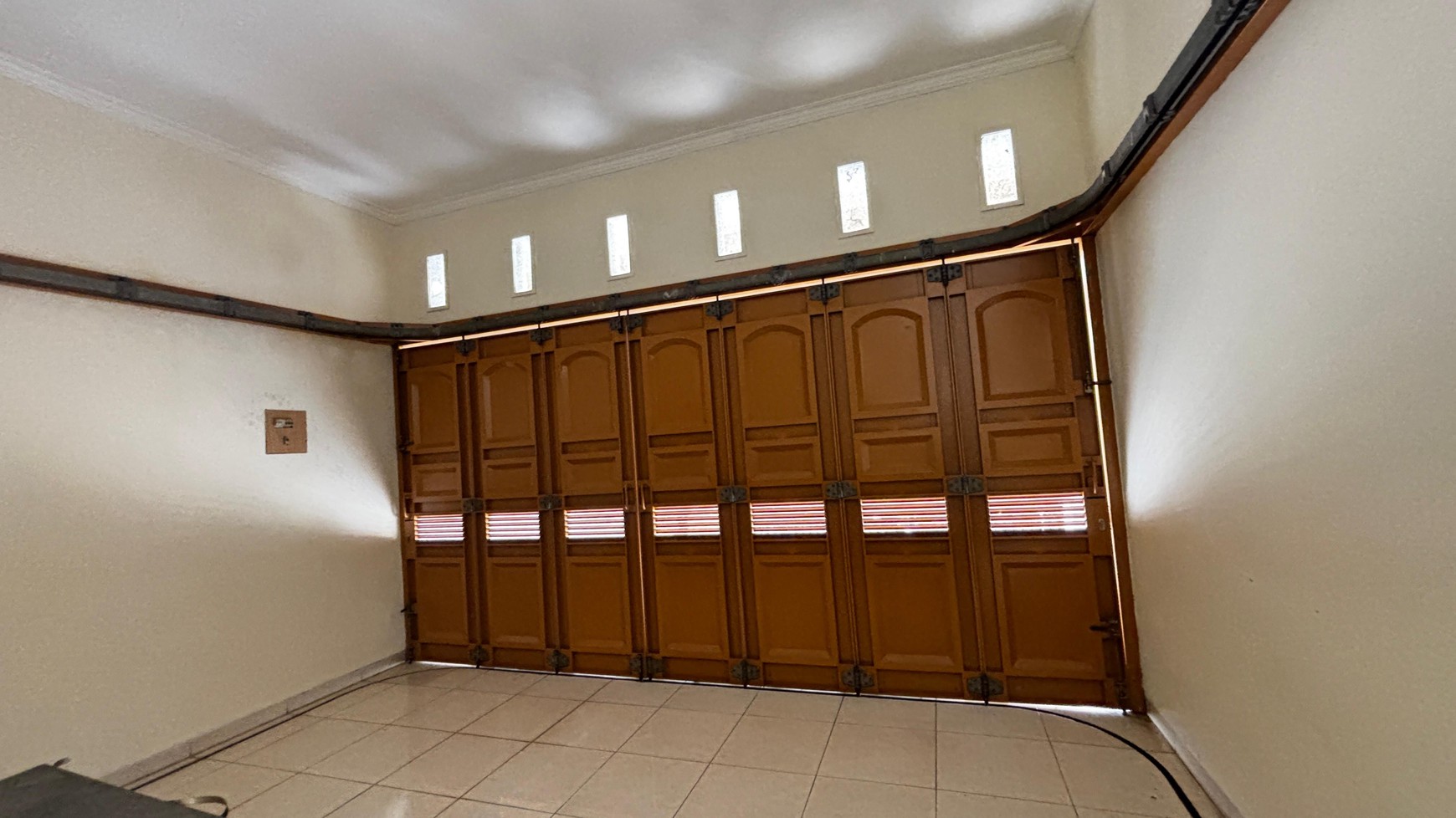 Rumah 2 Lantai, Cantik Siap Huni Di Tebet Barat, Hanya 5 Menit Ke Jl. MT Haryono