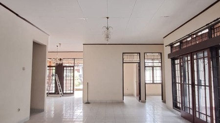 Rumah Siap Huni dengan KT 4+2 KM 2+1 Hunian Nyaman dan Asri di Ciputat.