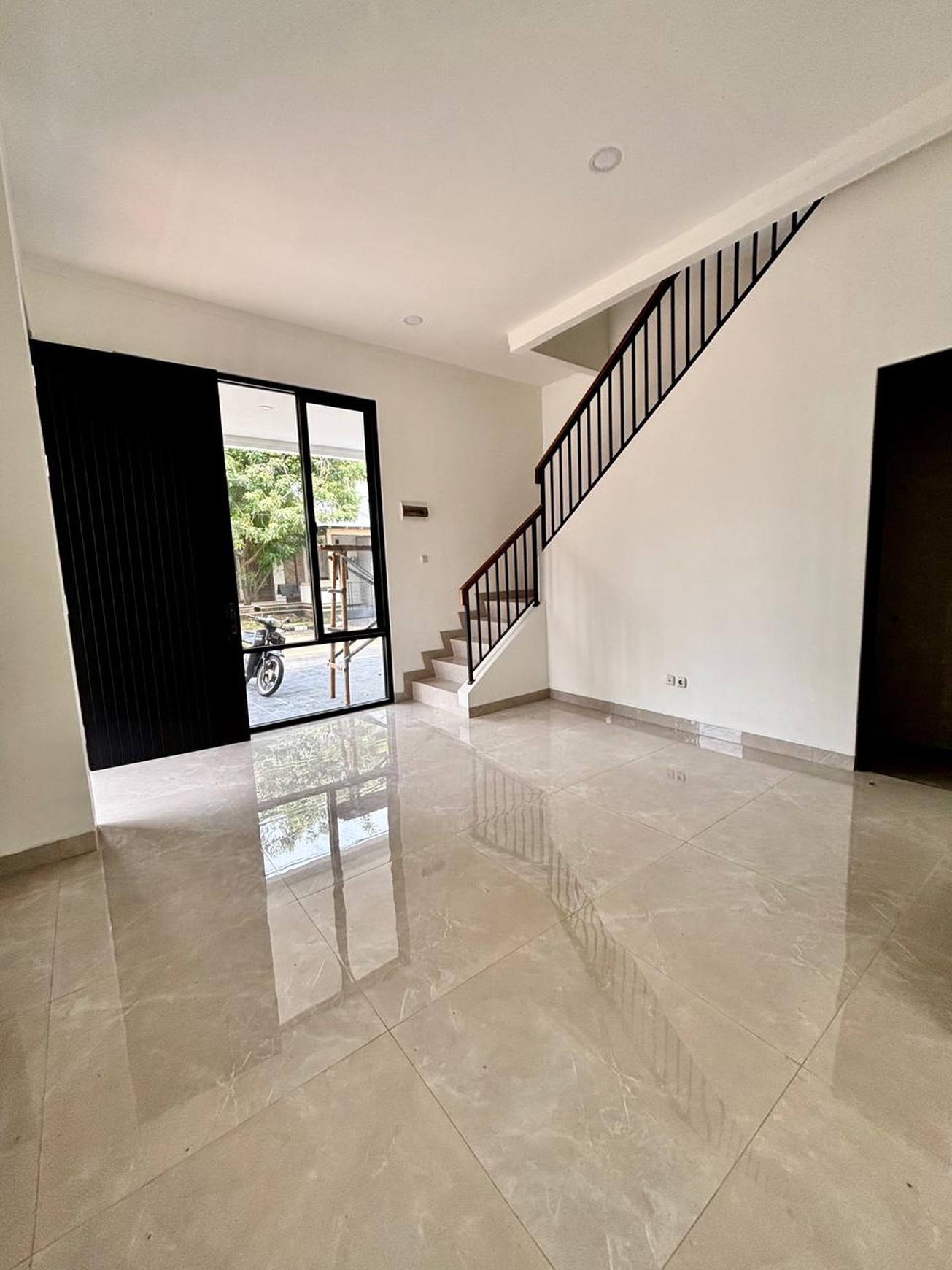 Rumah Brand New Cantik Lokasi Strategis Di Bintaro Sektor 9