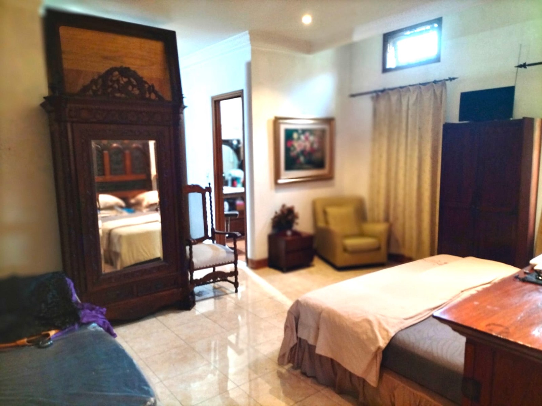 Rumah di Jakarta Selatan Semi Furnished Luas 415 m2 Bangunan 320 m2 KT 3+2 KM 3+1 Posisi HOOK Surat SHM