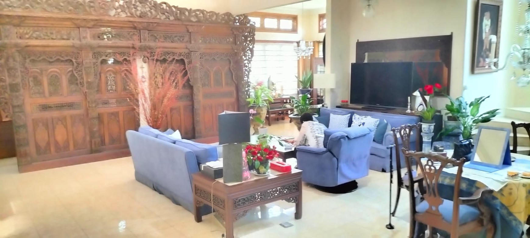 Rumah di Jakarta Selatan Semi Furnished Luas 415 m2 Bangunan 320 m2 KT 3+2 KM 3+1 Posisi HOOK Surat SHM