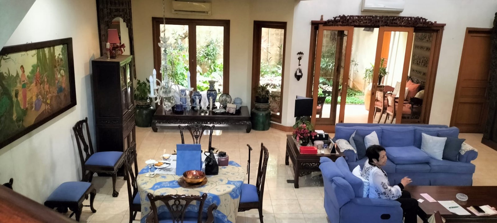 Rumah di Jakarta Selatan Semi Furnished Luas 415 m2 Bangunan 320 m2 KT 3+2 KM 3+1 Posisi HOOK Surat SHM