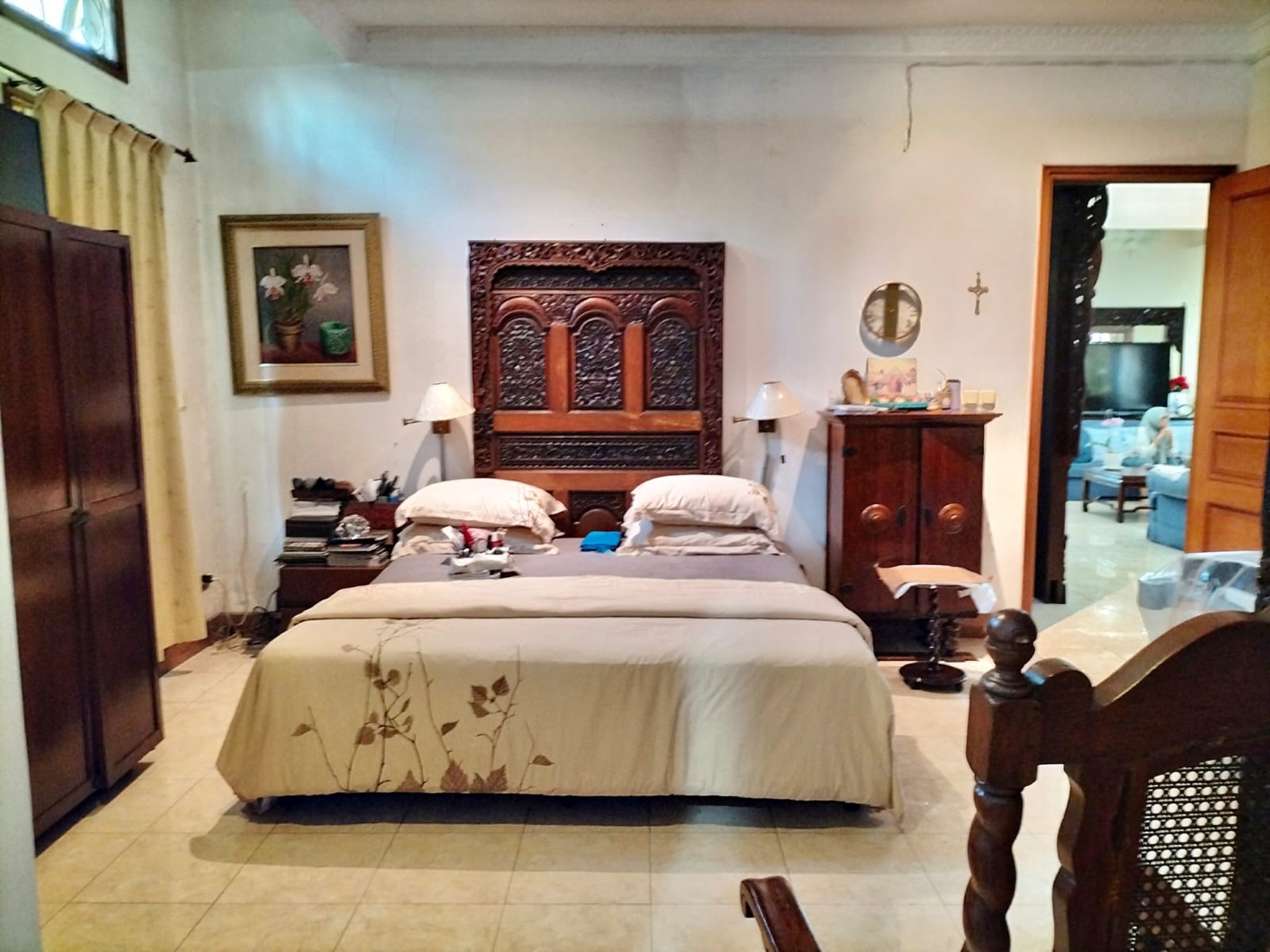 Rumah di Jakarta Selatan Semi Furnished Luas 415 m2 Bangunan 320 m2 KT 3+2 KM 3+1 Posisi HOOK Surat SHM