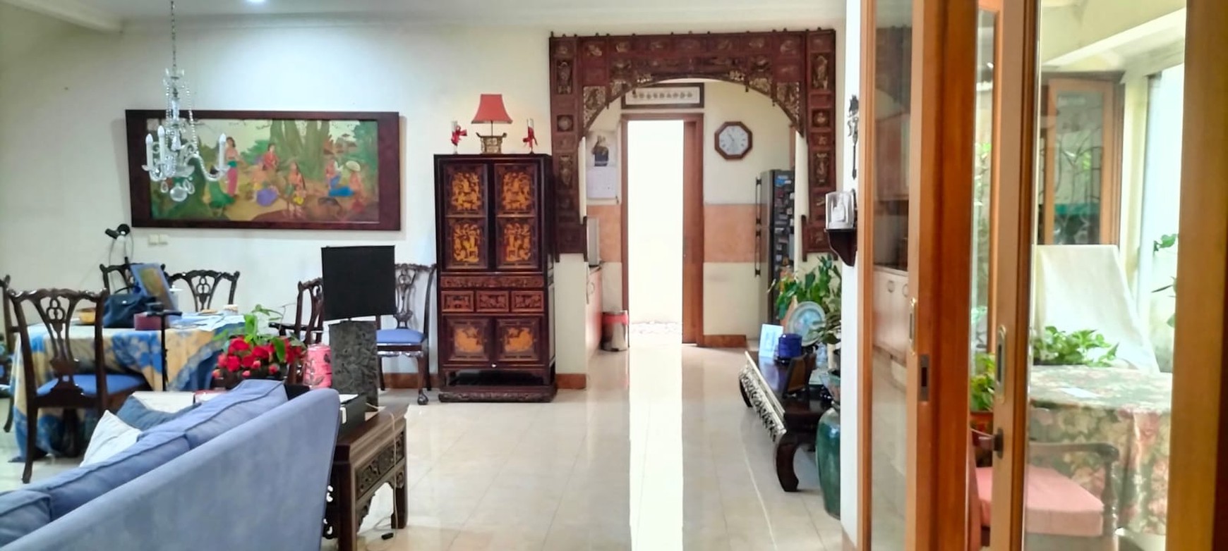 Rumah di Jakarta Selatan Semi Furnished Luas 415 m2 Bangunan 320 m2 KT 3+2 KM 3+1 Posisi HOOK Surat SHM
