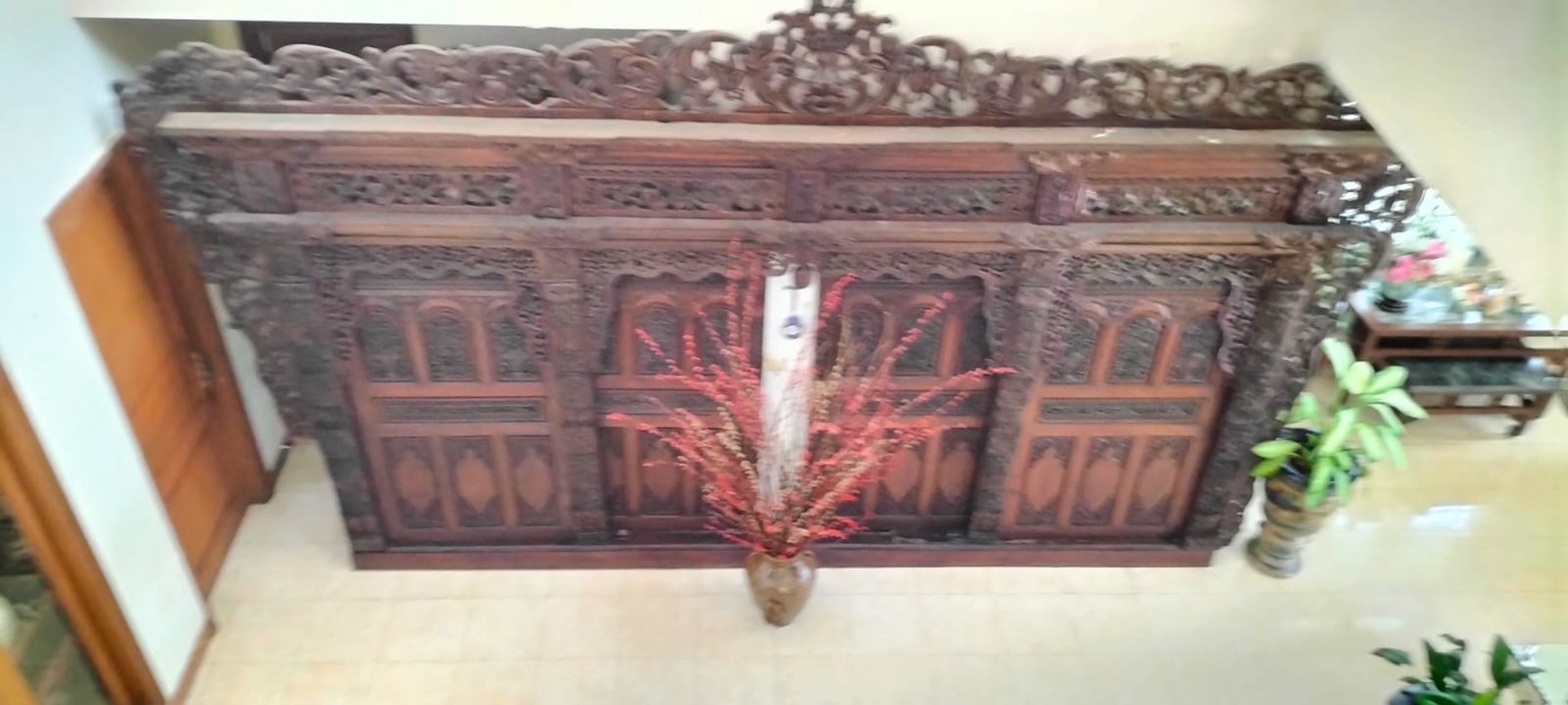 Rumah di Jakarta Selatan Semi Furnished Luas 415 m2 Bangunan 320 m2 KT 3+2 KM 3+1 Posisi HOOK Surat SHM