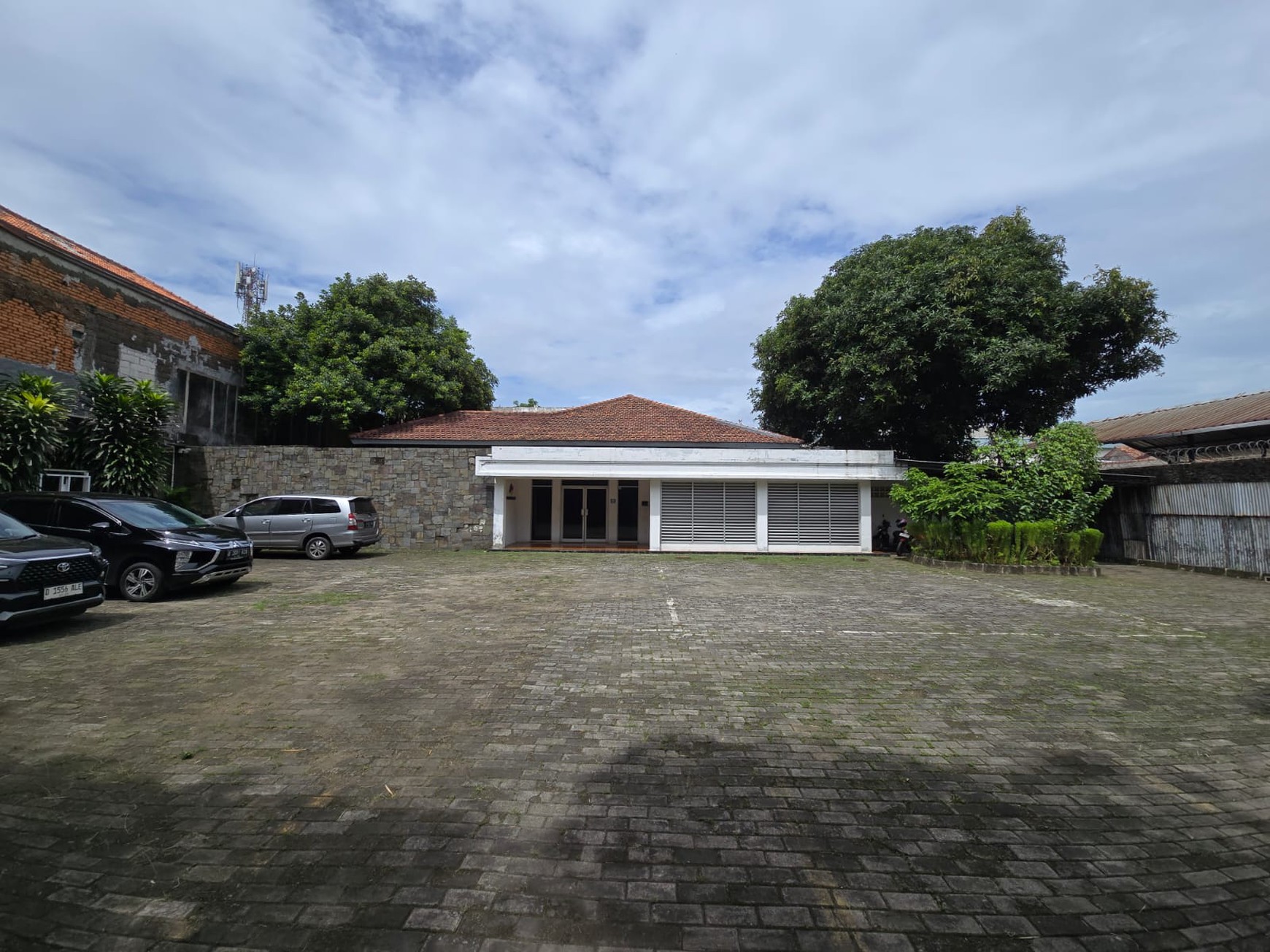 Rumah Hitung Tanah Pinggir Jalan Strategis di Jl Ciputat Raya, Kebayoran Lama, Jakarta Selatan
