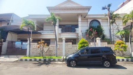 Rumah Mewah 2 Lantai di Dharmahusada Indah - Strategis 