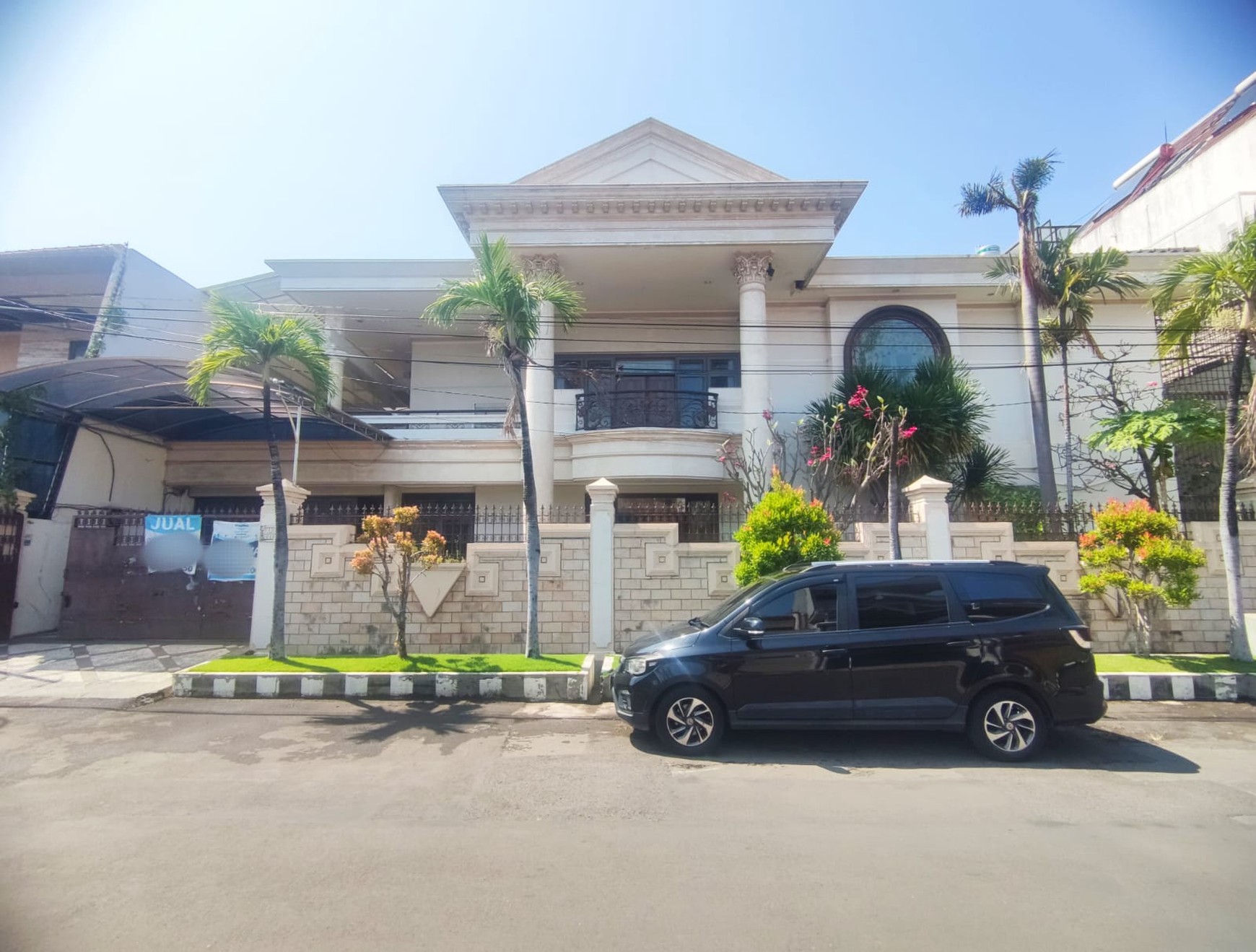 Rumah Mewah 2 Lantai di Dharmahusada Indah - Strategis 