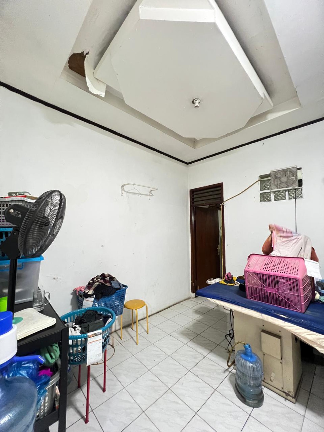 Rumah dengan lahan parkir luas cck huni dan usaha di Ciputat