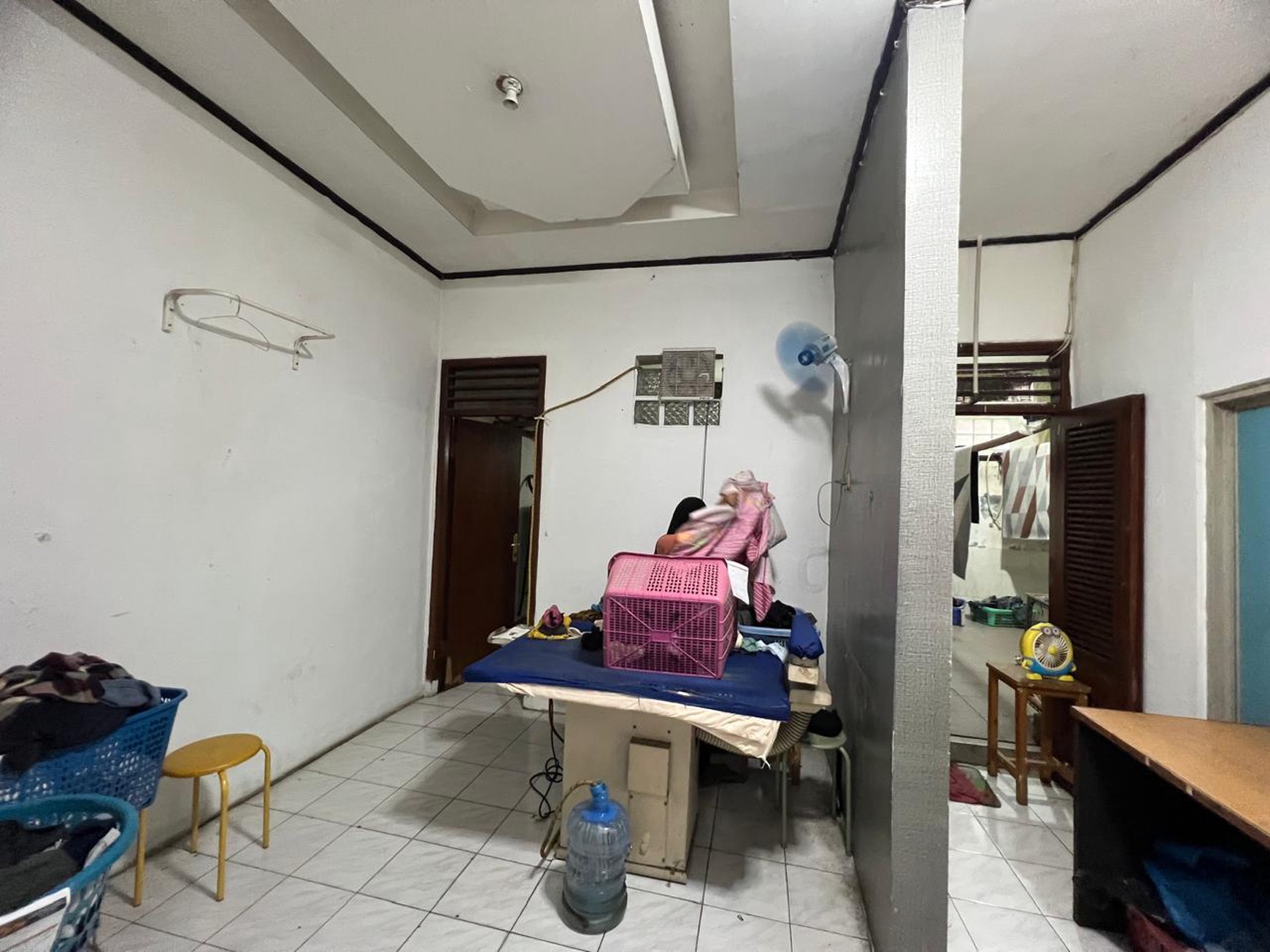 Rumah dengan lahan parkir luas cck huni dan usaha di Ciputat