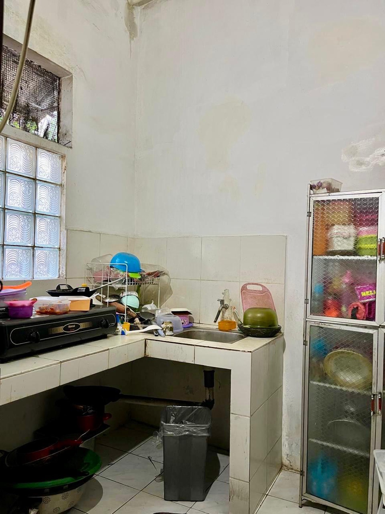 Rumah dengan lahan parkir luas cck huni dan usaha di Ciputat