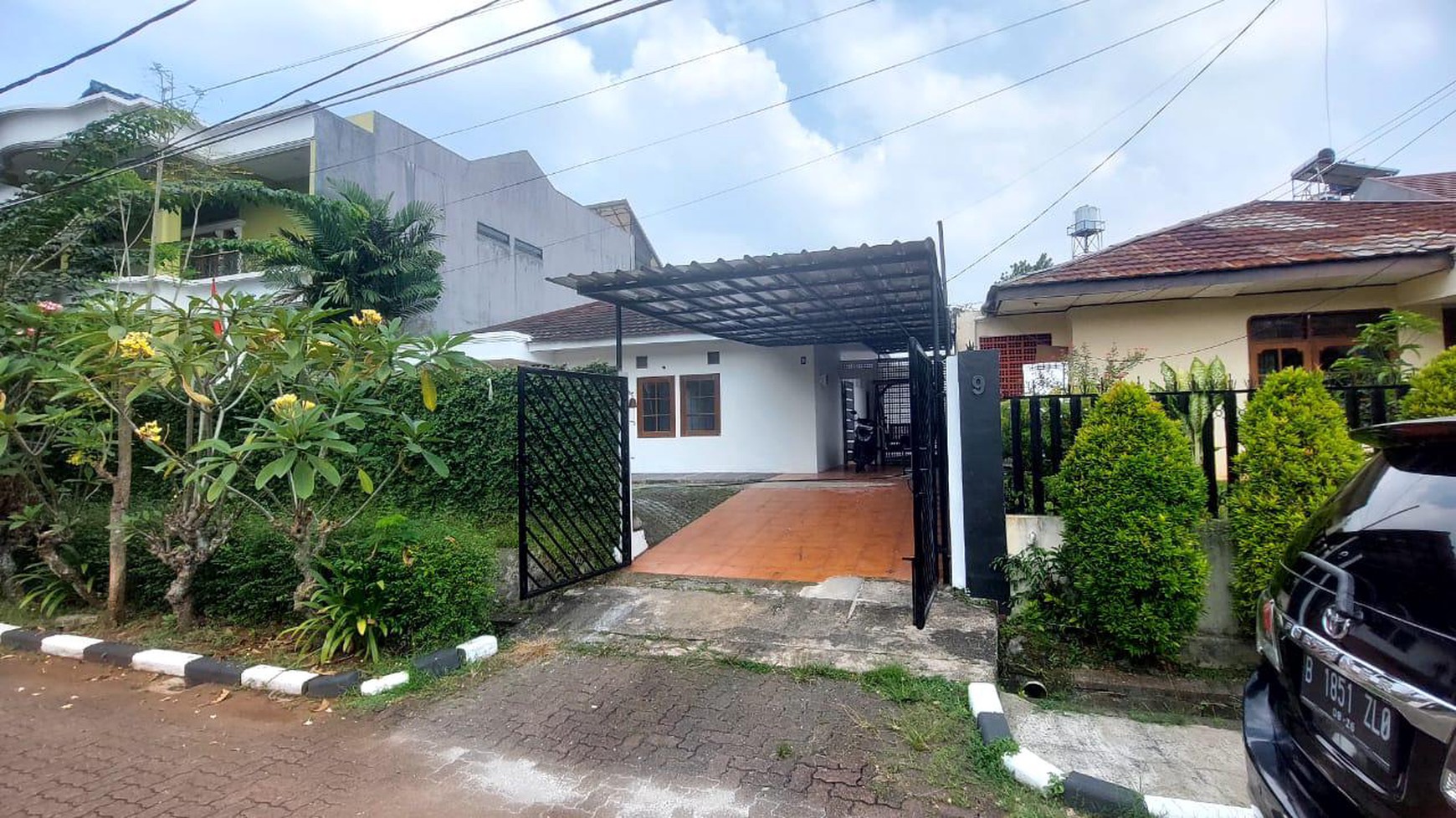 Dijual rumah satu lantai dalam komplek di lebak bulus dekat stasiun MRT. 