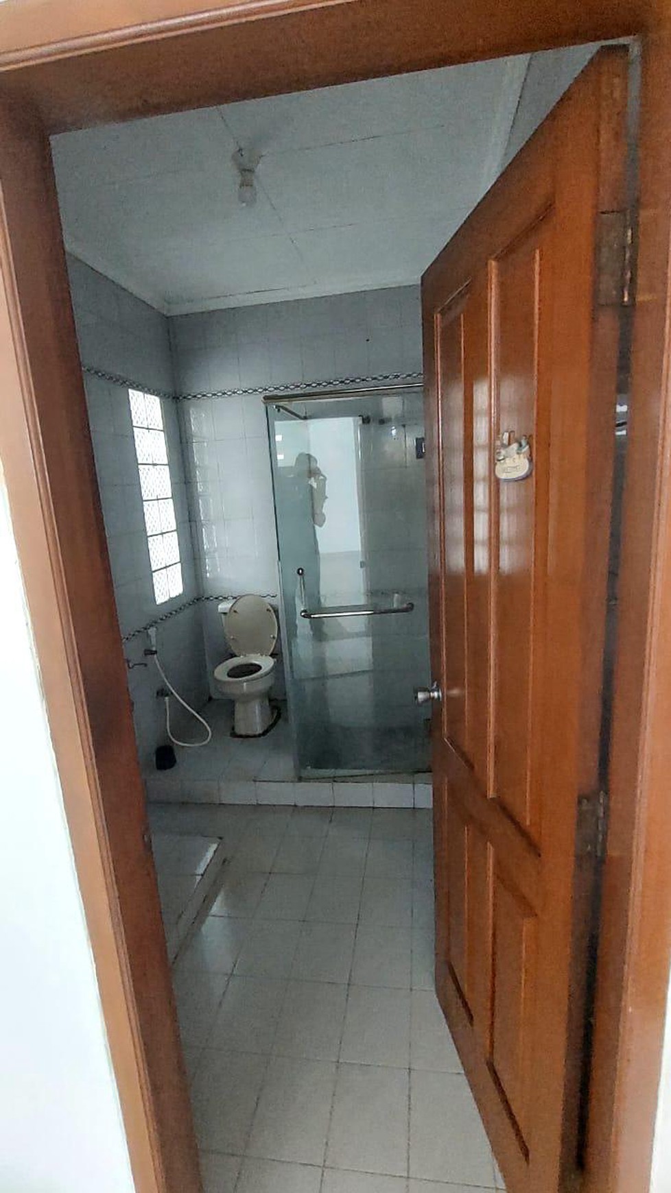 Dijual rumah satu lantai dalam komplek di lebak bulus dekat stasiun MRT. 