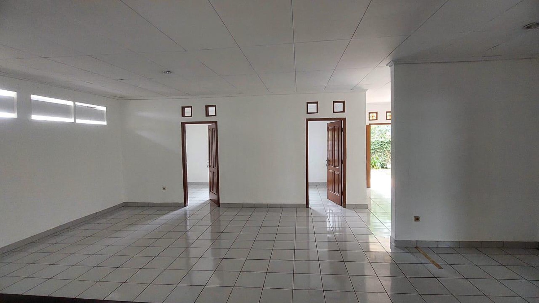 Dijual rumah satu lantai dalam komplek di lebak bulus dekat stasiun MRT. 
