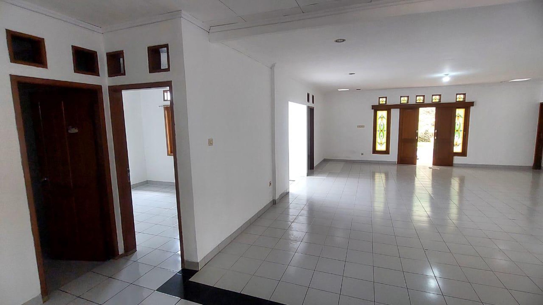 Dijual rumah satu lantai dalam komplek di lebak bulus dekat stasiun MRT. 