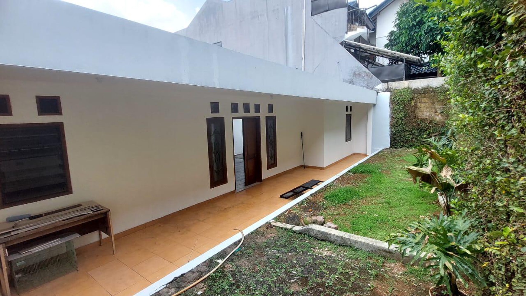 Dijual rumah satu lantai dalam komplek di lebak bulus dekat stasiun MRT. 