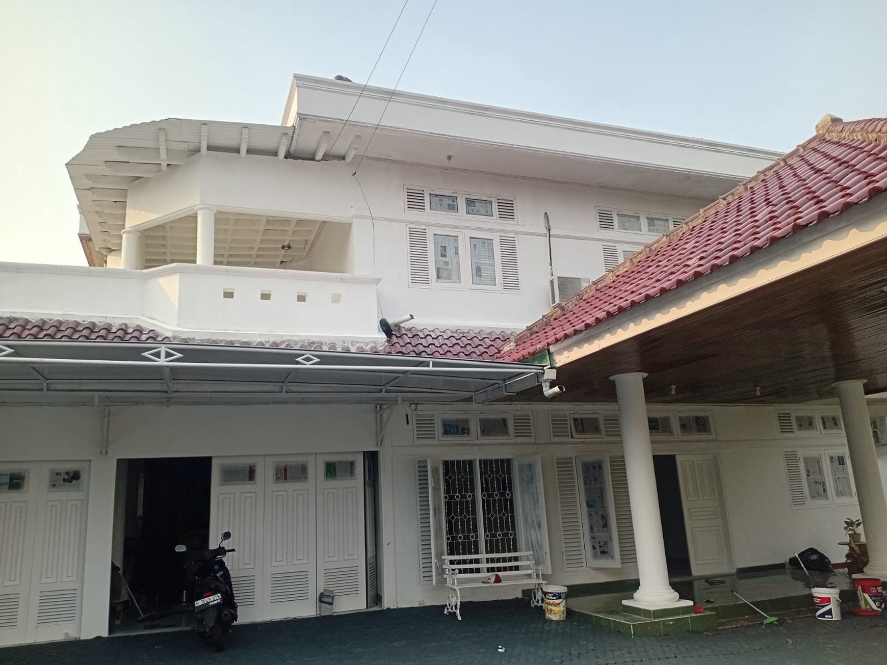 DIJUAL RUMAH MEWAH 2LT, DENGAN 9 KIOS, DKT DGN PINTU TOL CILANDAK KKO DI AREA JAGAKARSA