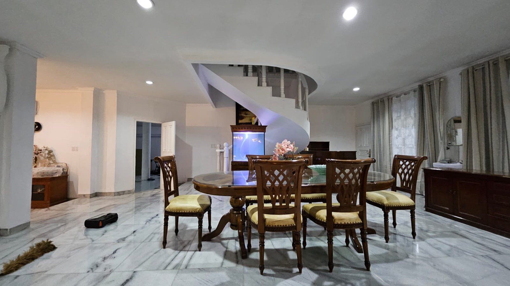 DIJUAL RUMAH MEWAH 2LT, DENGAN 9 KIOS, DKT DGN PINTU TOL CILANDAK KKO DI AREA JAGAKARSA