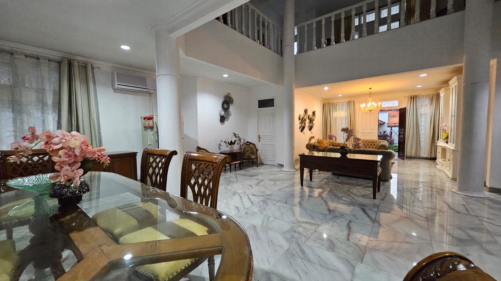DIJUAL RUMAH MEWAH 2LT, DENGAN 9 KIOS, DKT DGN PINTU TOL CILANDAK KKO DI AREA JAGAKARSA