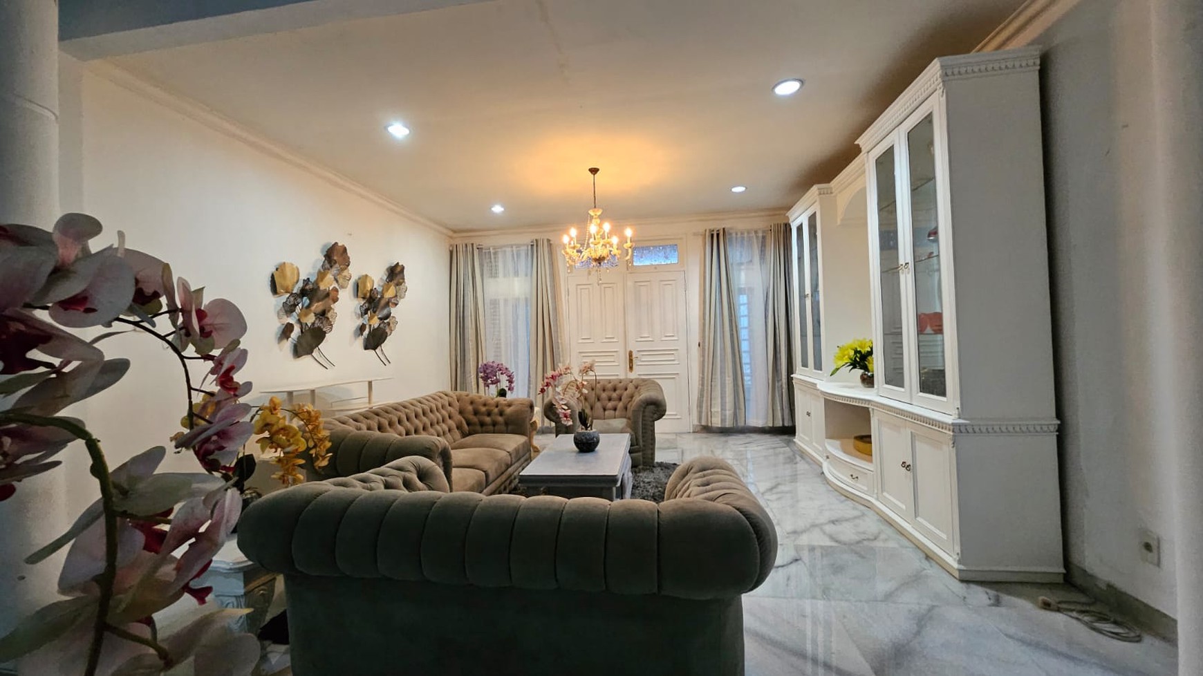 DIJUAL RUMAH MEWAH 2LT, DENGAN 9 KIOS, DKT DGN PINTU TOL CILANDAK KKO DI AREA JAGAKARSA