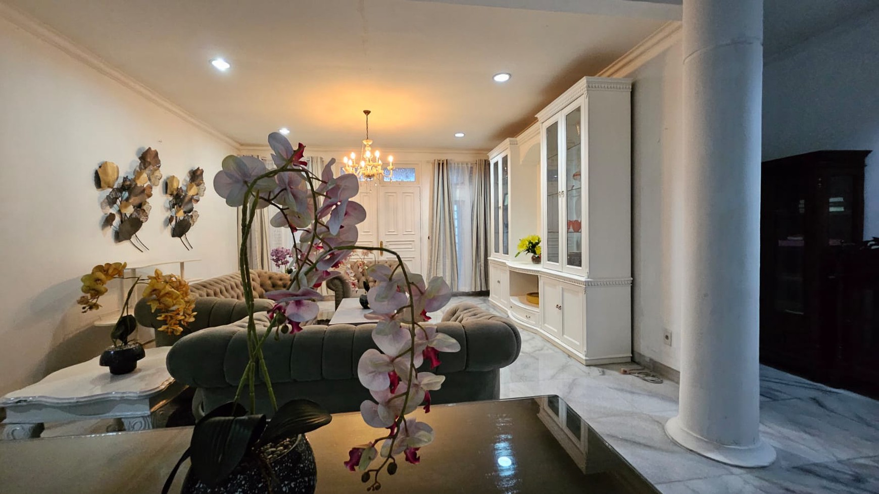 DIJUAL RUMAH MEWAH 2LT, DENGAN 9 KIOS, DKT DGN PINTU TOL CILANDAK KKO DI AREA JAGAKARSA