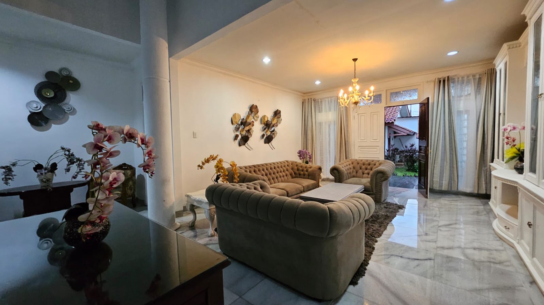 DIJUAL RUMAH MEWAH 2LT, DENGAN 9 KIOS, DKT DGN PINTU TOL CILANDAK KKO DI AREA JAGAKARSA