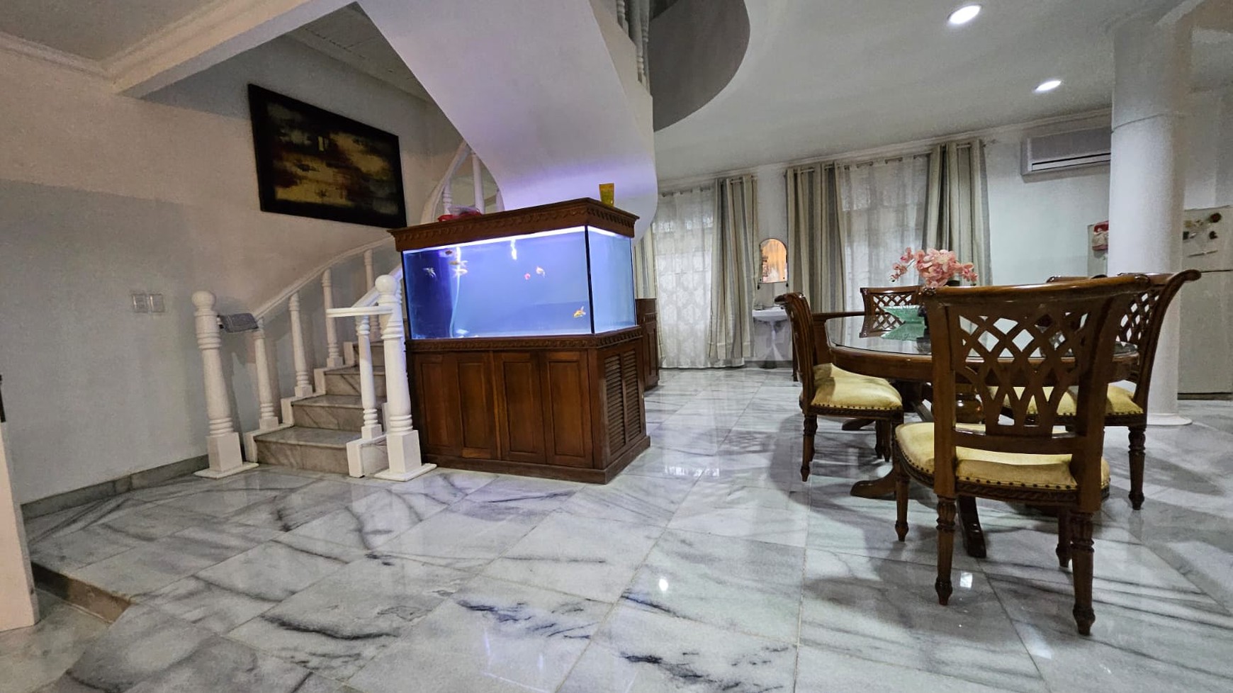 DIJUAL RUMAH MEWAH 2LT, DENGAN 9 KIOS, DKT DGN PINTU TOL CILANDAK KKO DI AREA JAGAKARSA