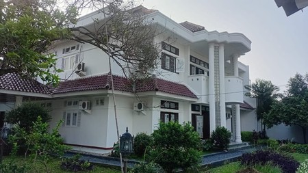 DIJUAL RUMAH MEWAH 2LT, DENGAN 9 KIOS, DKT DGN PINTU TOL CILANDAK KKO DI AREA JAGAKARSA