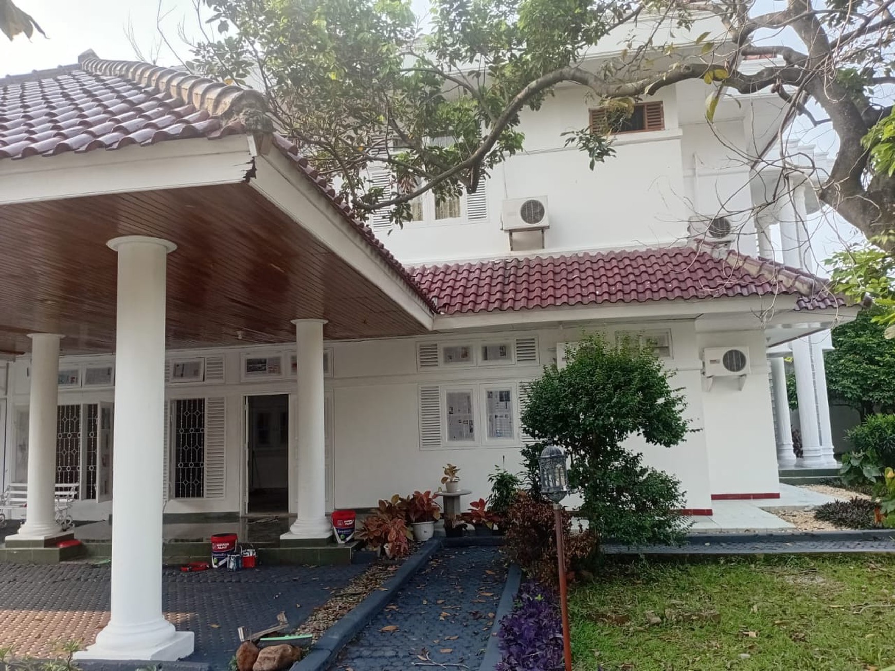 DIJUAL RUMAH MEWAH 2LT, DENGAN 9 KIOS, DKT DGN PINTU TOL CILANDAK KKO DI AREA JAGAKARSA
