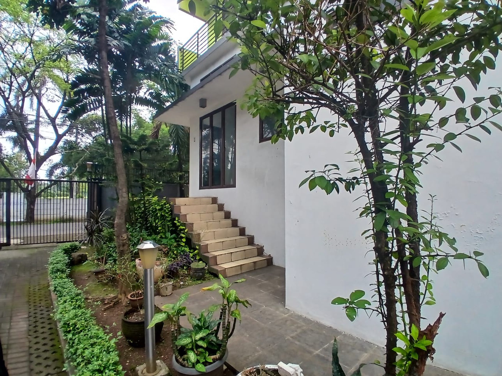 Disewakan rumah  depan lap.golf 2 KT di Green Golf residence cinere pangkalan jati