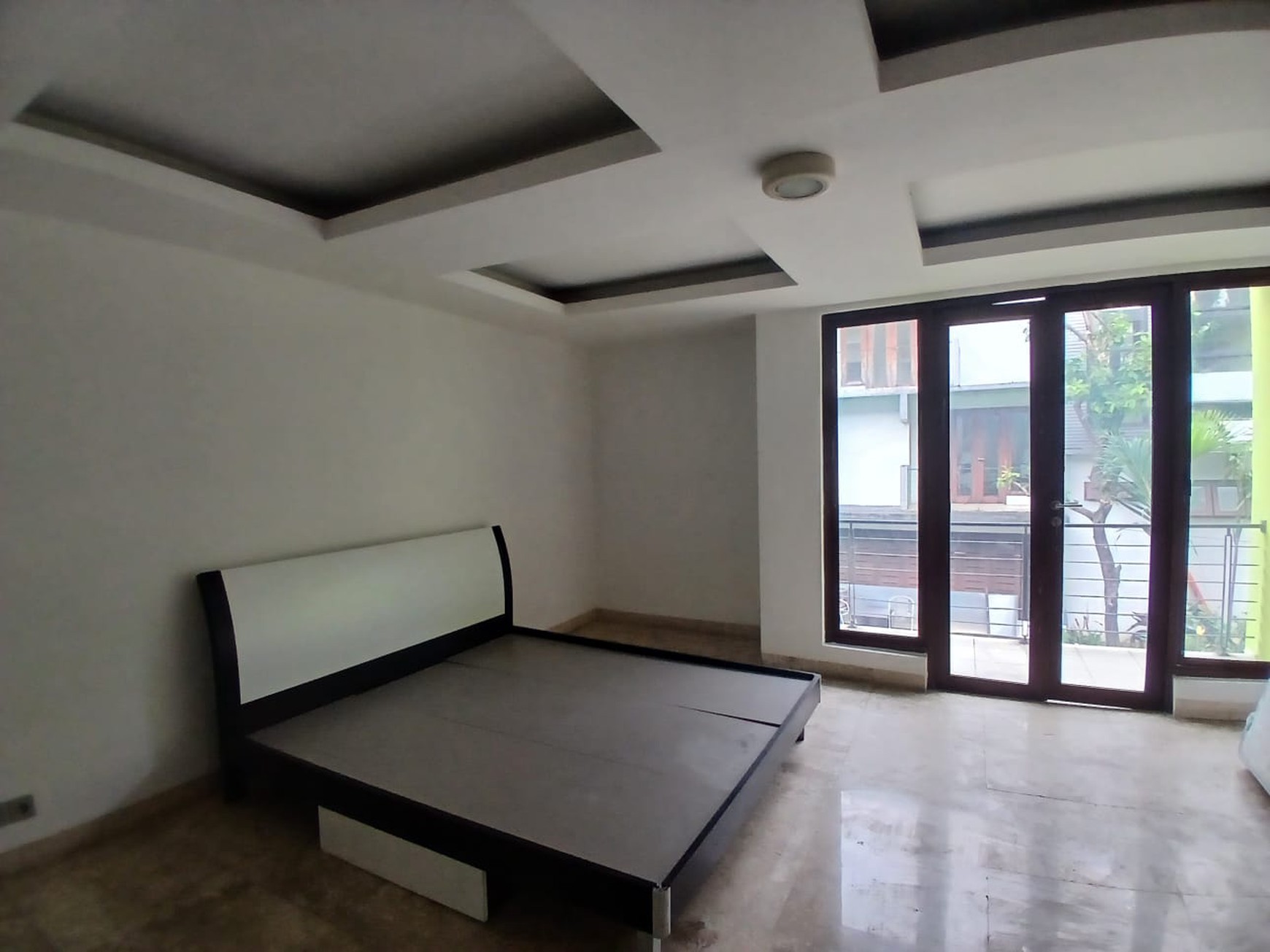 Disewakan rumah  depan lap.golf 2 KT di Green Golf residence cinere pangkalan jati