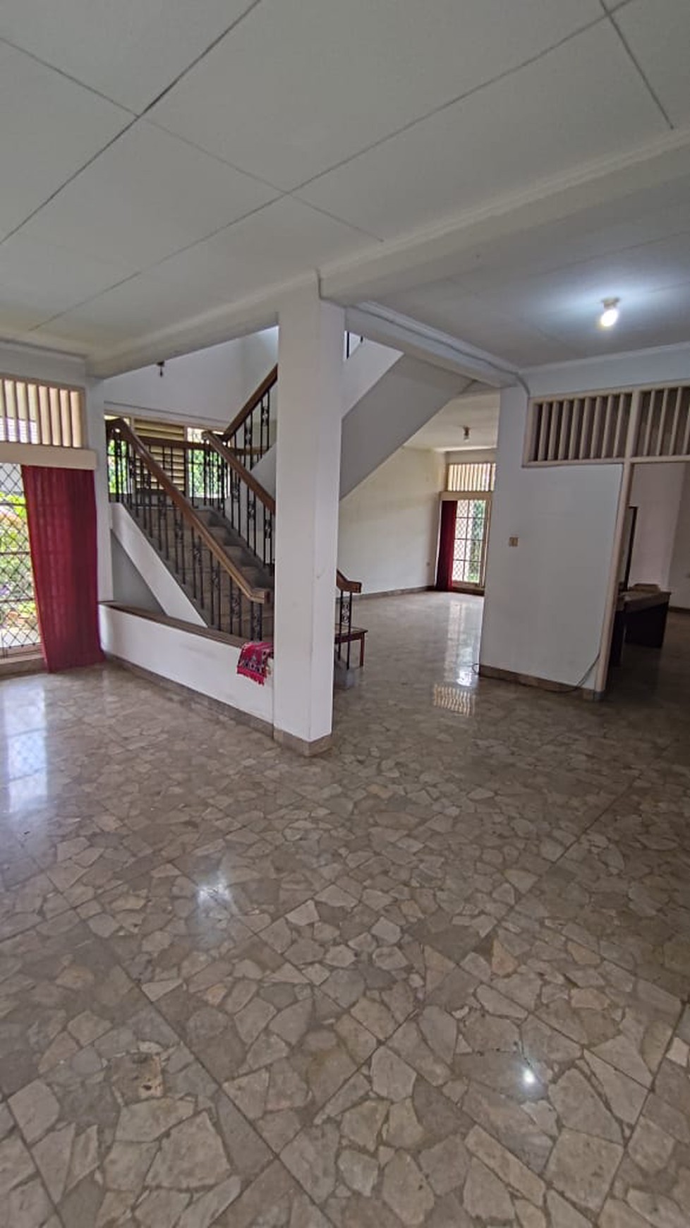 Rumah Siap Huni di Bintaro Jaya Sektor 1, Posisi Hook