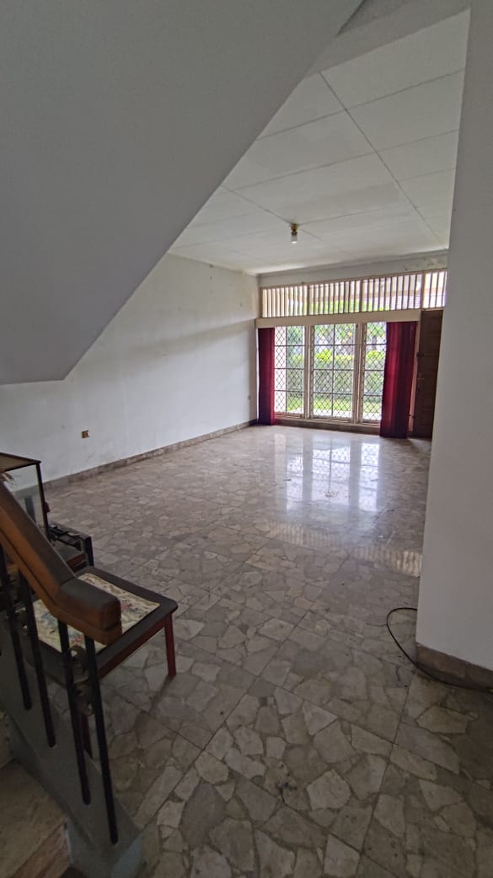 Rumah Siap Huni di Bintaro Jaya Sektor 1, Posisi Hook
