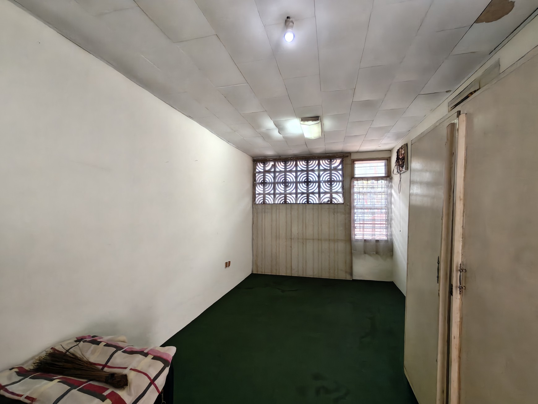 Rumah di pojok Luas tanah 270m2 area Cidodol Kebayoran lama,lokasi strategis dekat Permata Hijau,