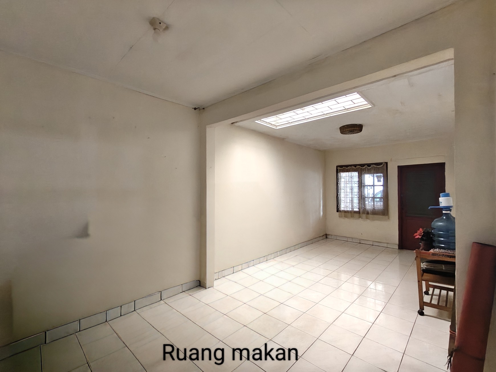 Rumah di pojok Luas tanah 270m2 area Cidodol Kebayoran lama,lokasi strategis dekat Permata Hijau,
