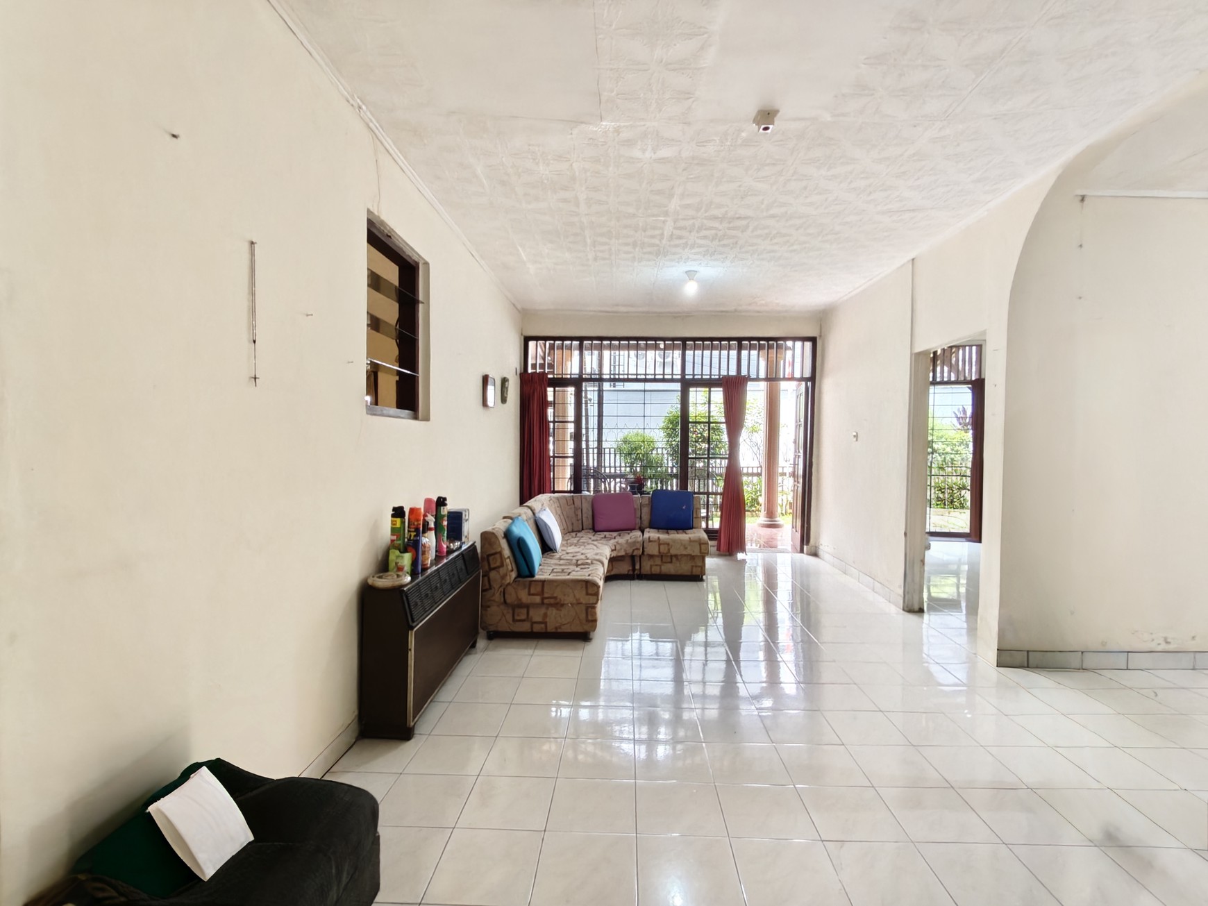 Rumah di pojok Luas tanah 270m2 area Cidodol Kebayoran lama,lokasi strategis dekat Permata Hijau,