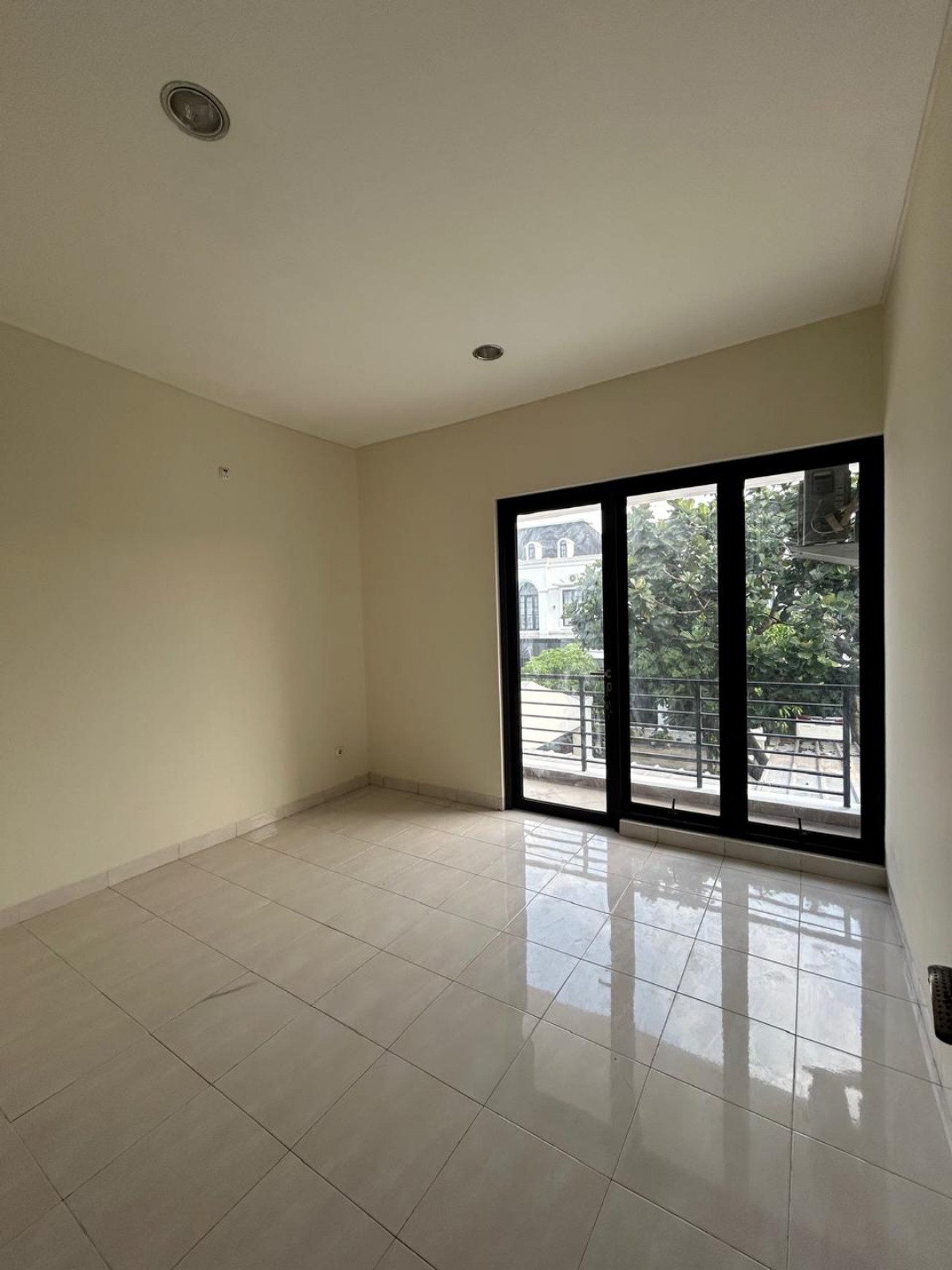 Rumah Siap Huni di Tropikana Residence Jababeka - Lingkungan Asri & Lokasi Premium