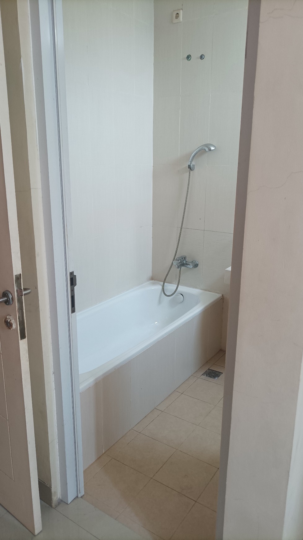 Rumah Full Furnished Siap Huni di The Oscar Jababeka 