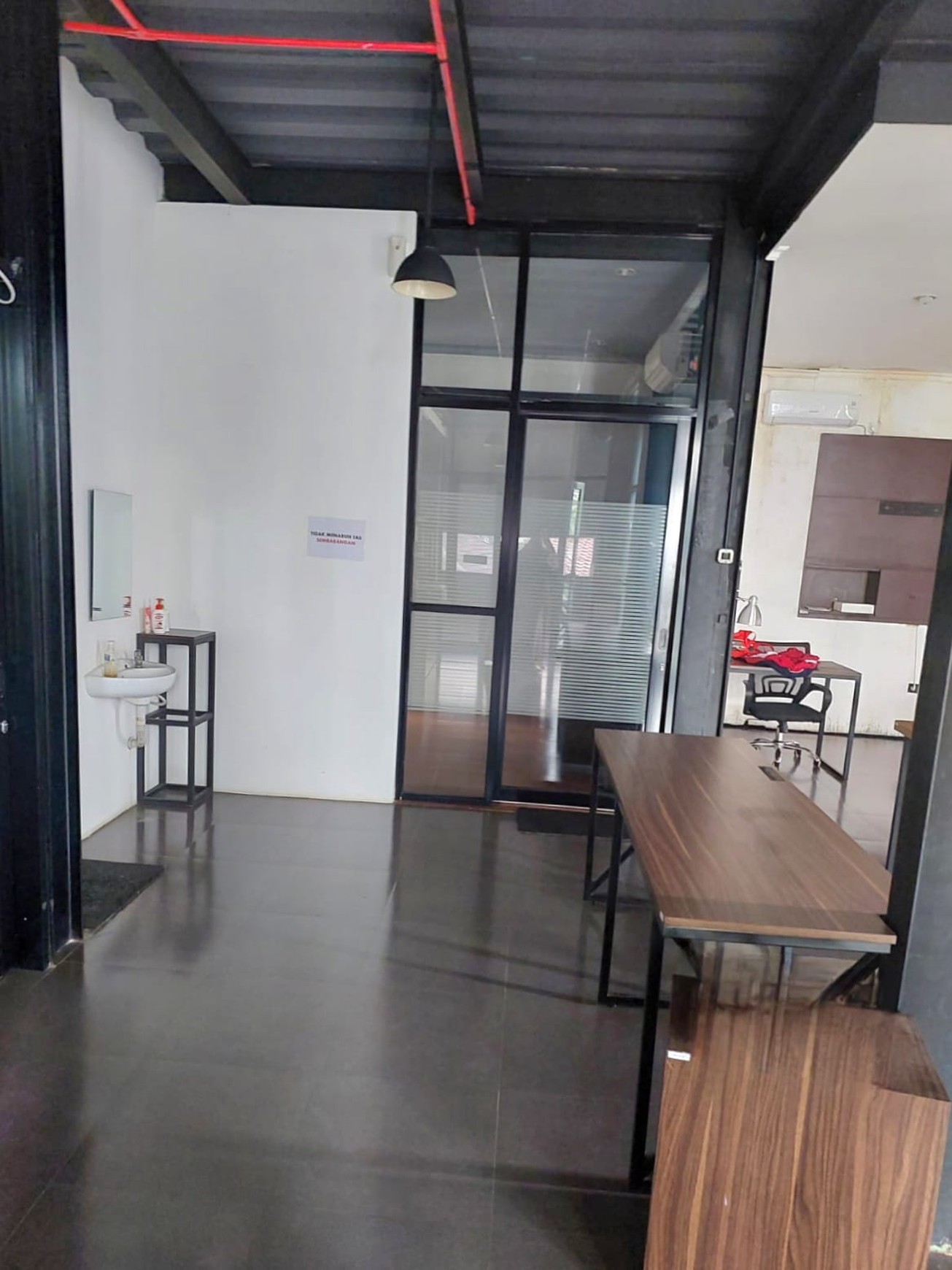 Ruang Perkantoran Siap Pakai LT 850 LB 300 dan Lokasi Strategis @Kunciran, Tangerang