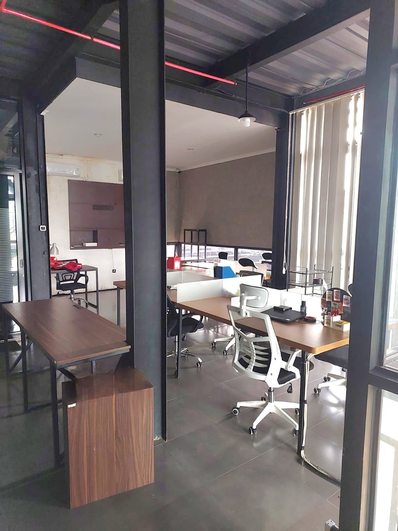 Ruang Perkantoran Siap Pakai LT 850 LB 300 dan Lokasi Strategis @Kunciran, Tangerang