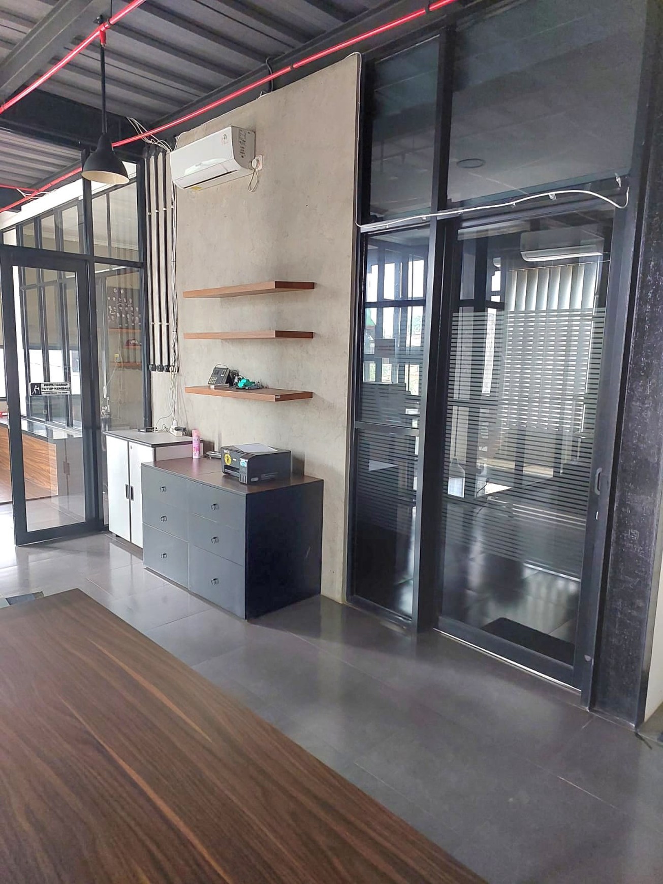 Ruang Perkantoran Siap Pakai LT 850 LB 300 dan Lokasi Strategis @Kunciran, Tangerang