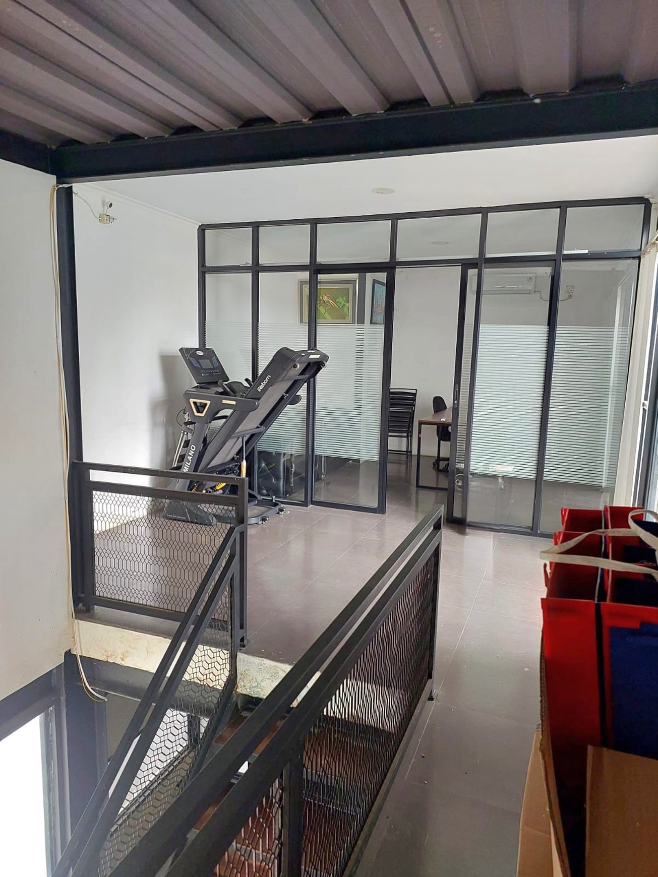 Ruang Perkantoran Siap Pakai LT 850 LB 300 dan Lokasi Strategis @Kunciran, Tangerang